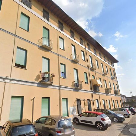 索马伦巴多10' Da Malpensa & 1' Dalla Stazione TreniShuttle公寓 外观 照片